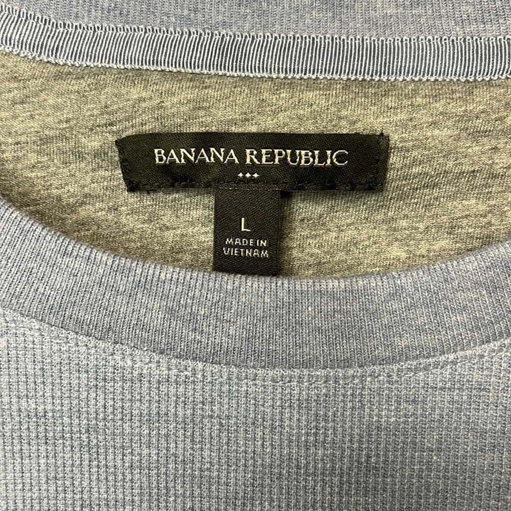BANANA REPUBLIC men’s long sleeve, crewneck shirt, light blue size large
